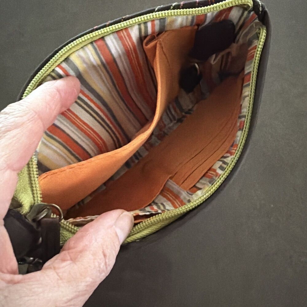 Travelon Brown Floral Nylon Zip Wristlet Clutch Purse RFID Wallet Passport - Picture 4 of 8